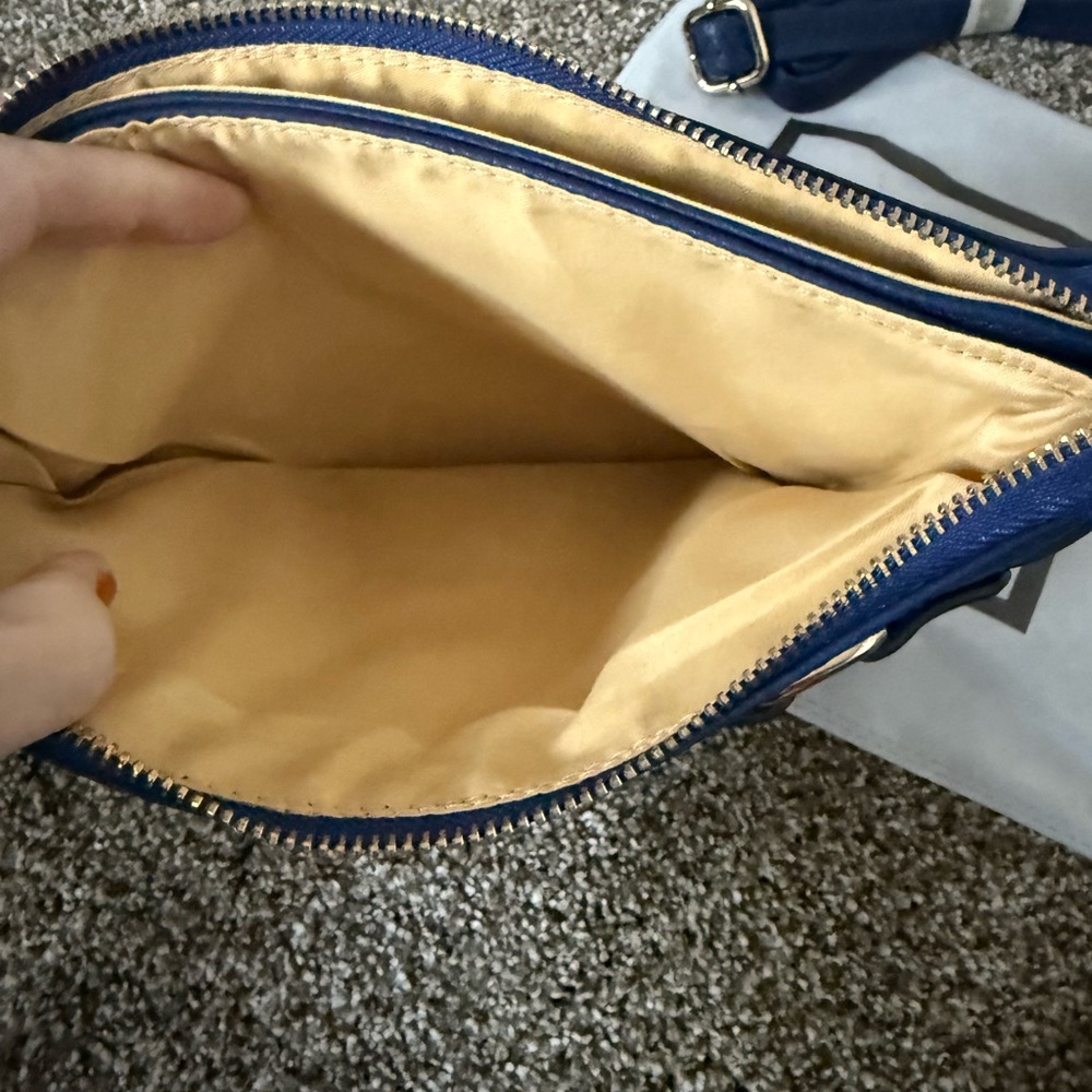 Mia K Stylish Navy Crossbody Bag with Gold Accents NWT - Picture 2 of 5